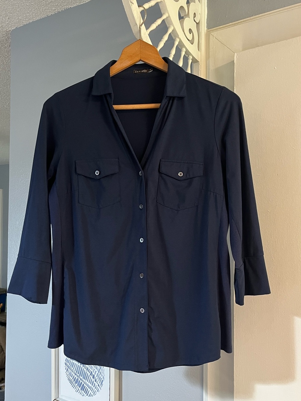 J MCLAUGHLIN Brynn Jersey Knit Top Size M Navy Blue Button Front Stretch Shirt